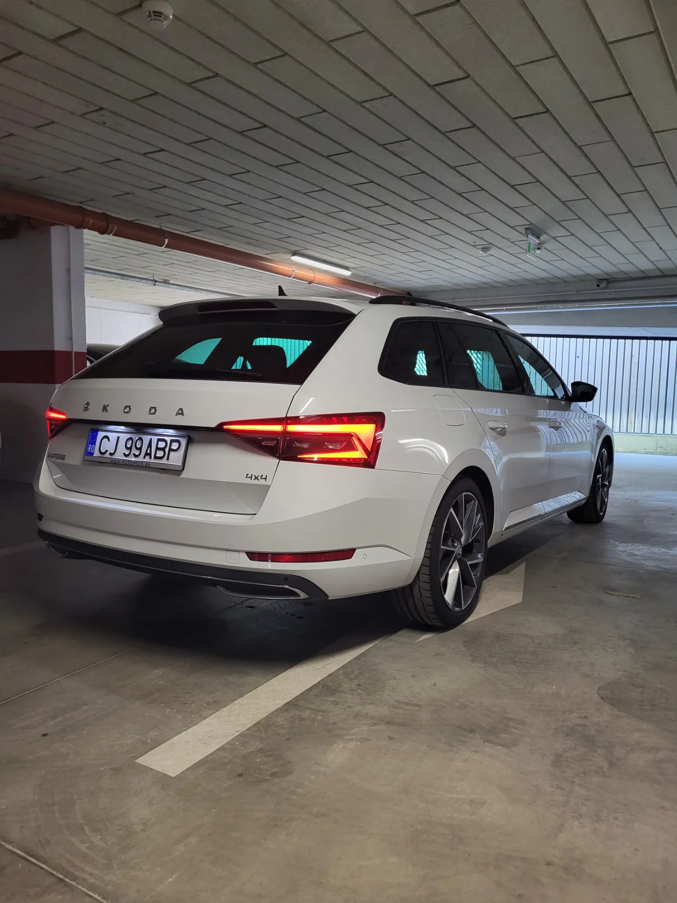 Skoda Superb Combi 2.0 TDI 4X4 DSG Sportline - 3