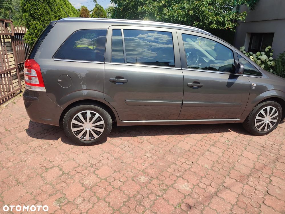 Opel Zafira - 9