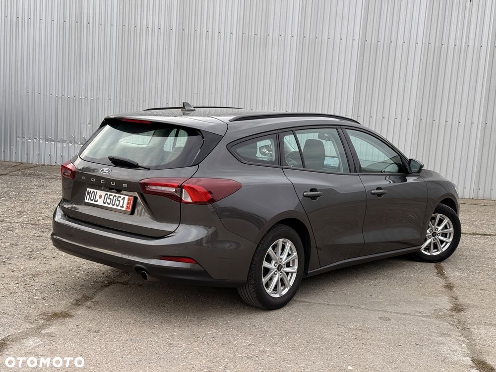Ford Focus ver-1-5-ecoblue-start--stopp--system-titanium - 10