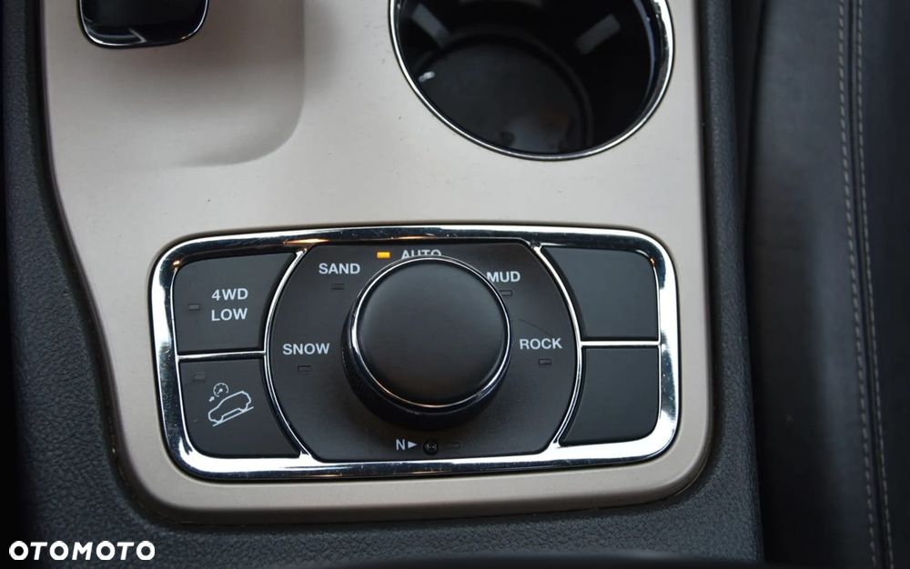 Jeep Grand Cherokee - 28