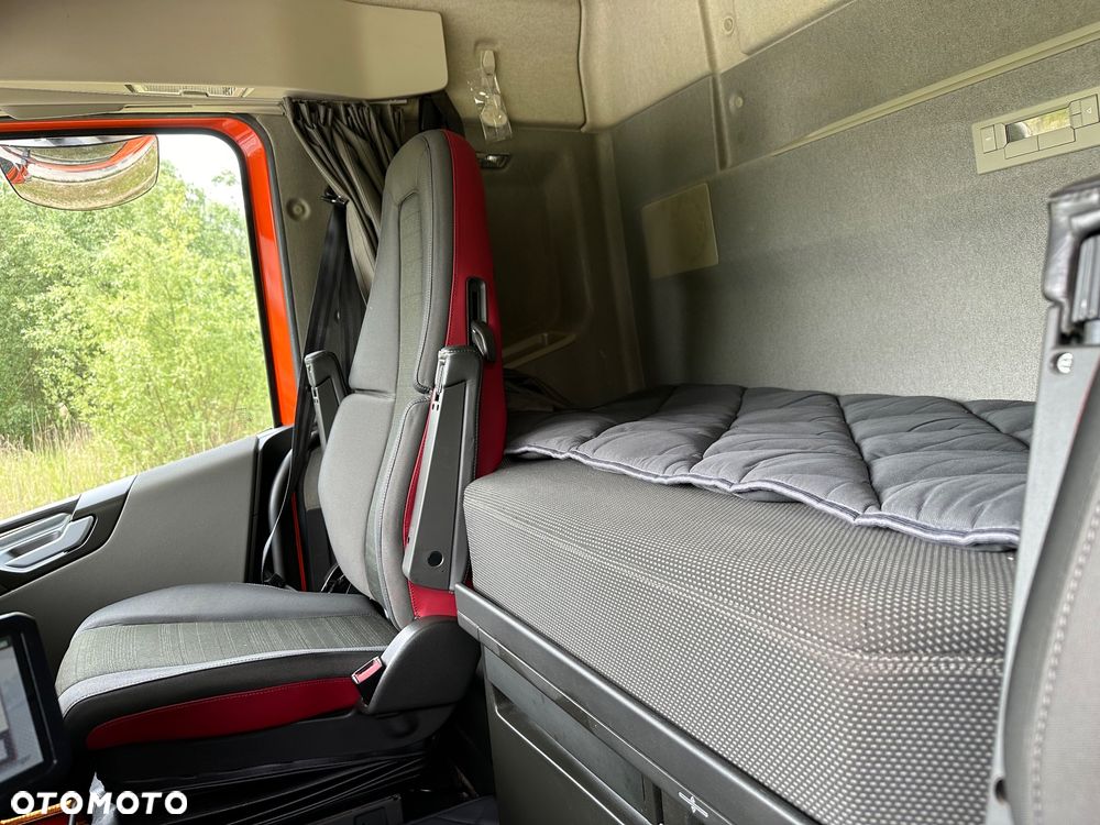 Volvo FH 500 8X2 WYWROTKA DO ZBOZA Z POMPA SAMOZALADOWCZA - 24