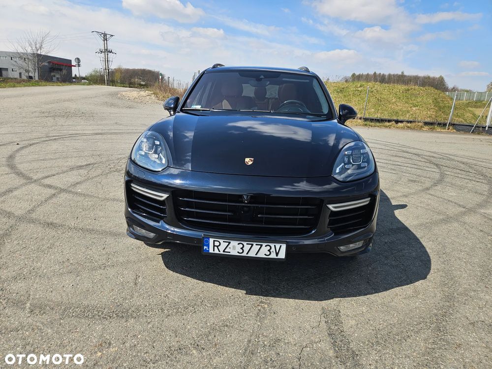 Porsche Cayenne - 2