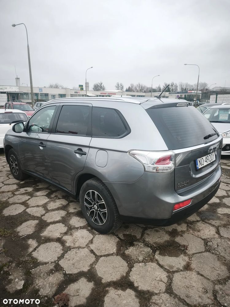 Mitsubishi Outlander 2.0 2WD Plus - 2