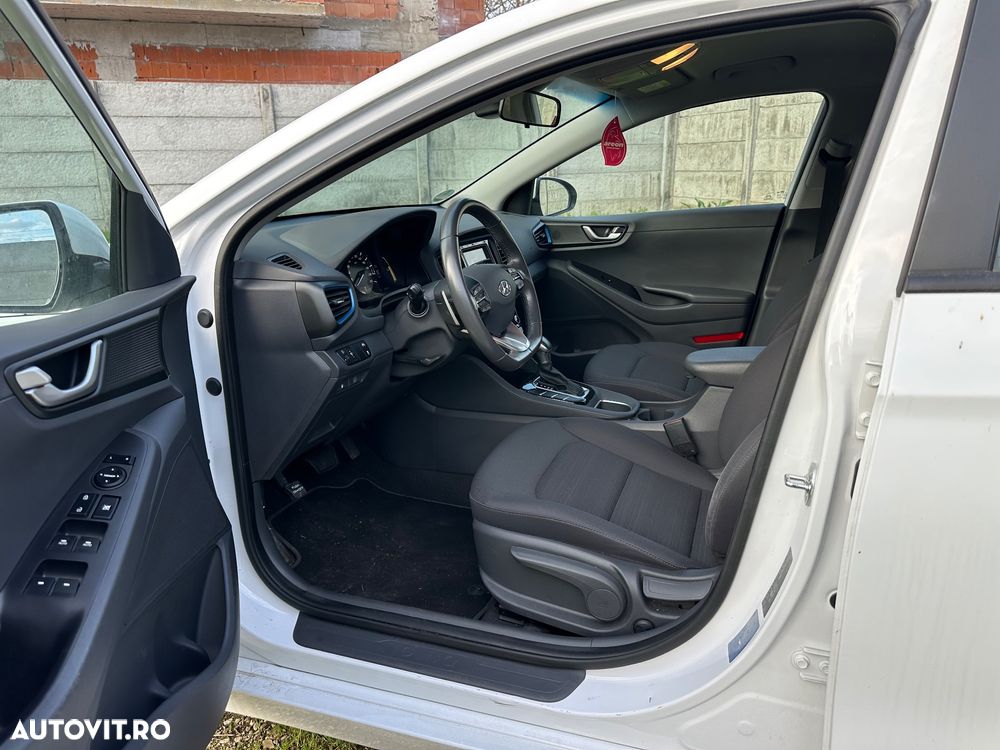 Hyundai IONIQ - 7