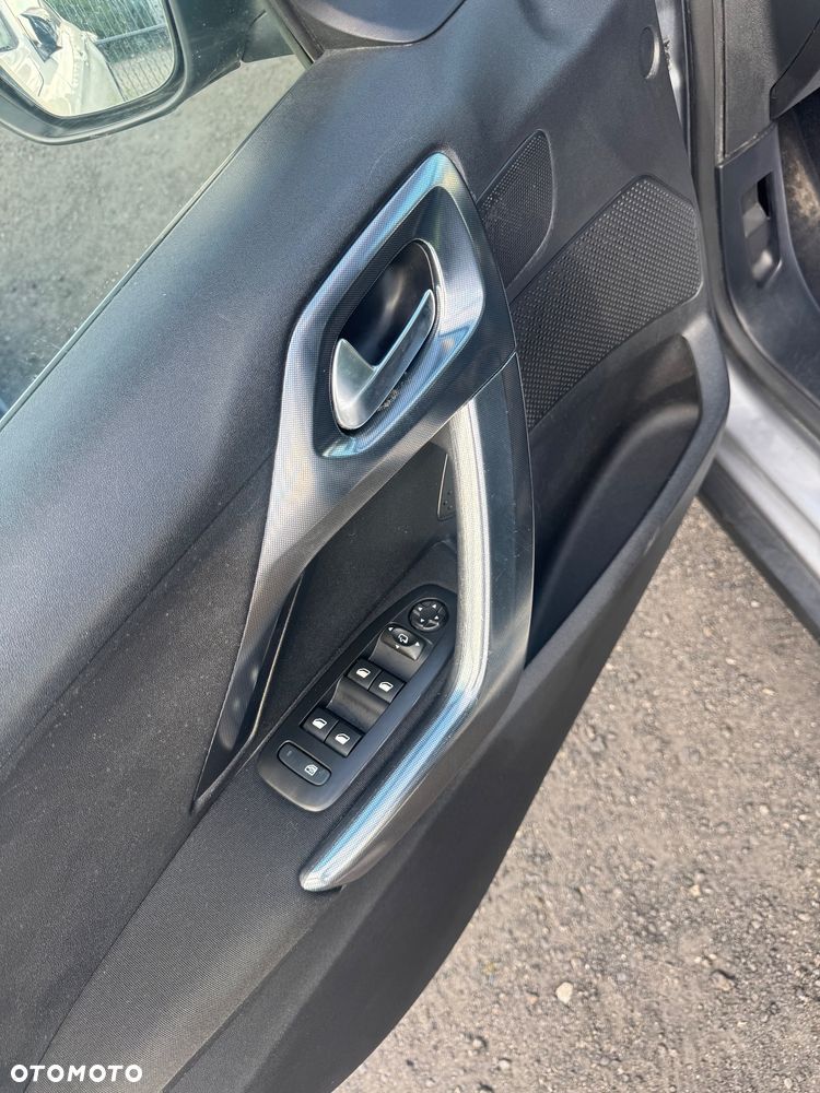 Peugeot 2008 - 15