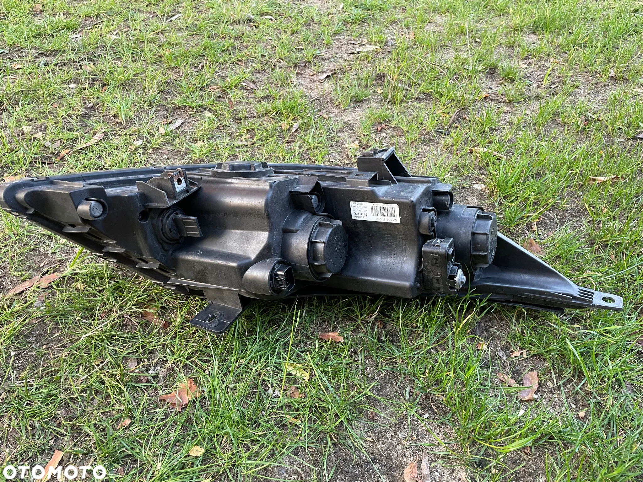 Lampa przednia lewa / reflektor KIA SPORTAGE III - 2