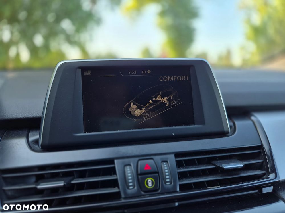 BMW Seria 2 216d Sport Line - 33