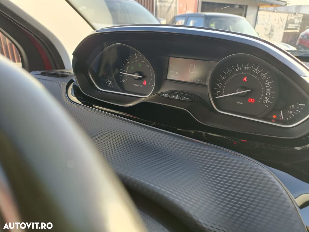 Peugeot 208 ver-puretech-110-stop-start-allure - 10