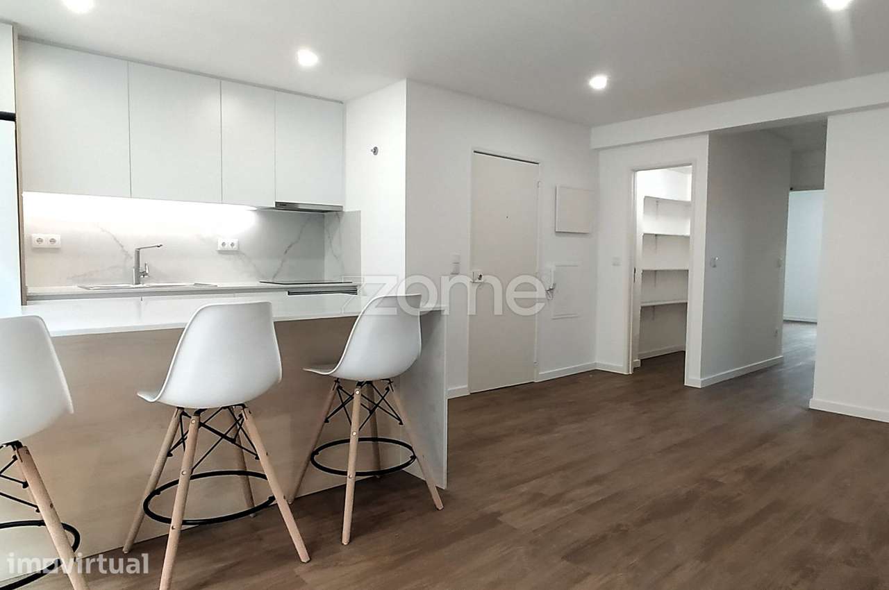 Apartamento T2 remodelado com varanda no Pai do Vento - Cascais - Grande imagem: 3/15