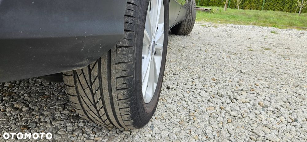Ford Kuga 2.0 TDCi 2x4 Titanium - 35