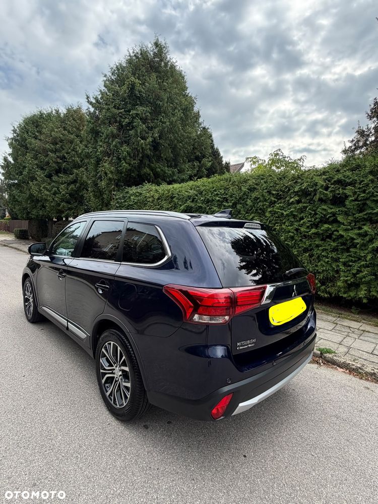 Mitsubishi Outlander 2.0 Instyle + 4WD CVT - 2