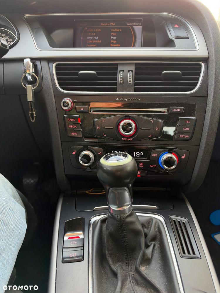 Audi A4 Avant 2.0 TDI quattro design - 19