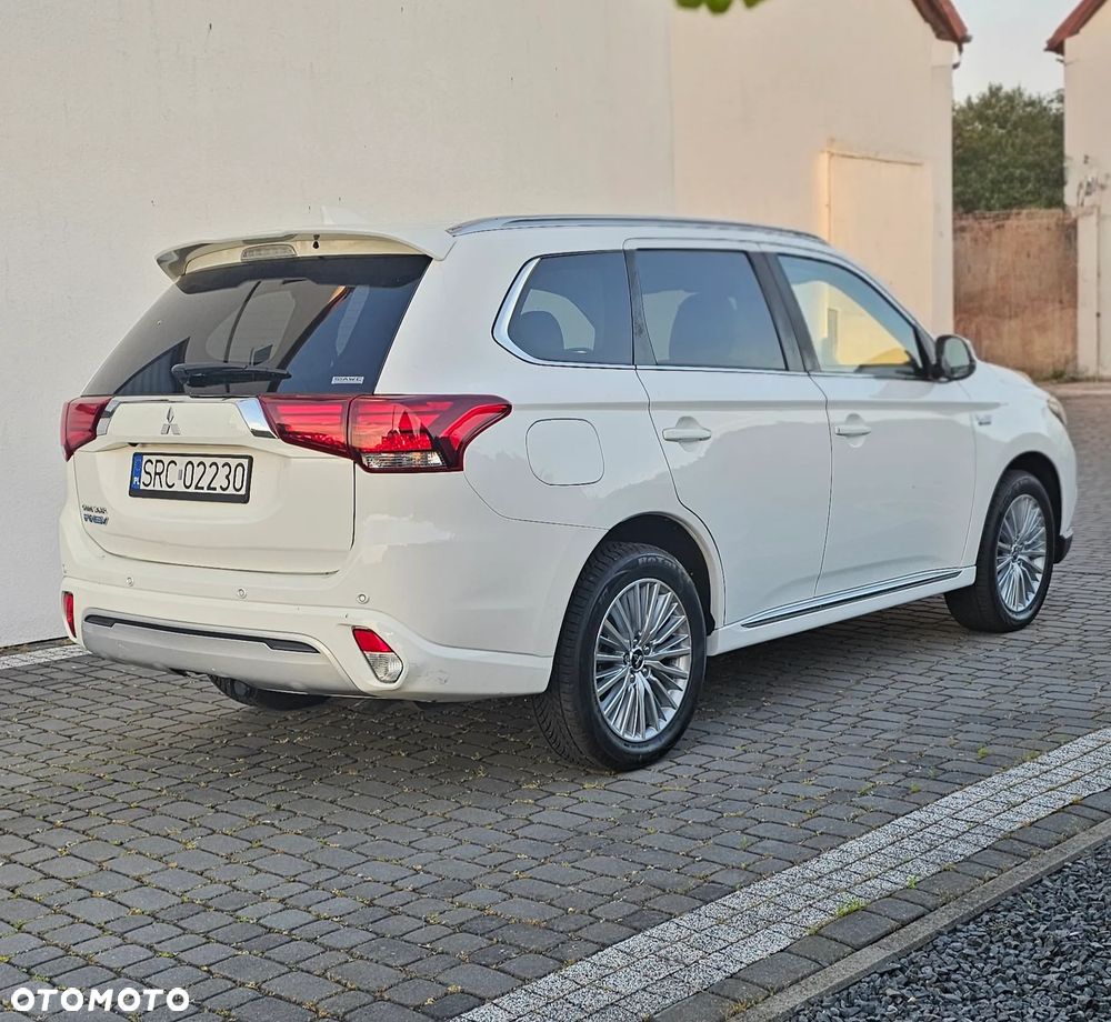 Mitsubishi Outlander - 4