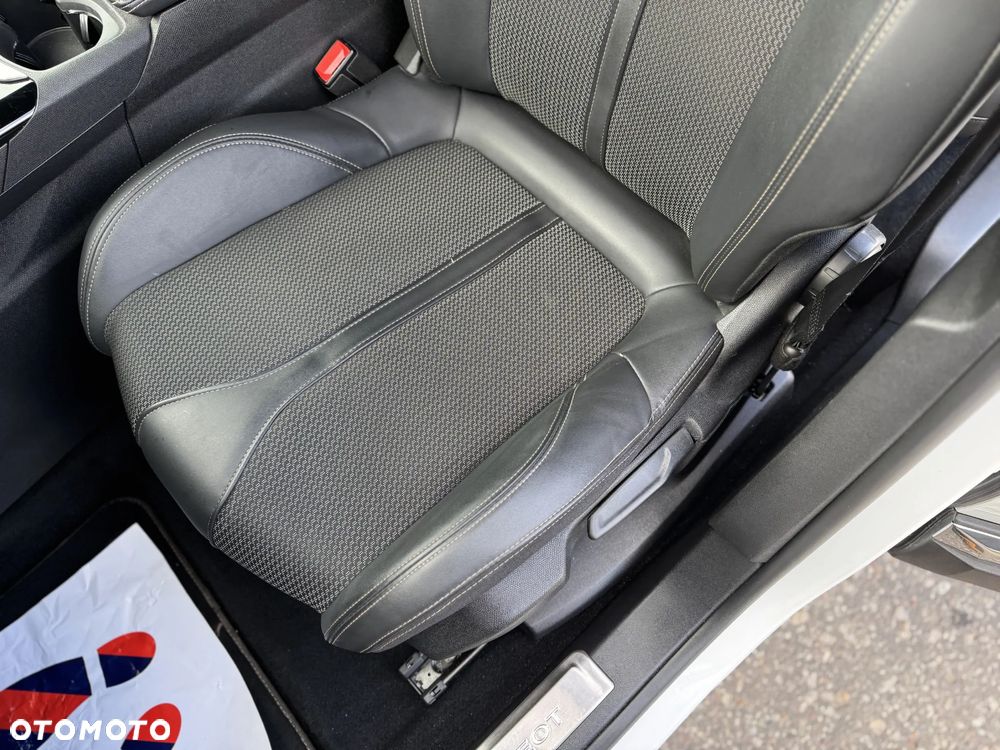 Peugeot 3008 1.5 BlueHDi GT Pack S&S EAT8 - 32