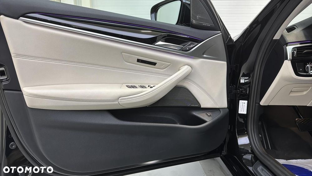 BMW Seria 5 520d xDrive MHEV Sport - 12