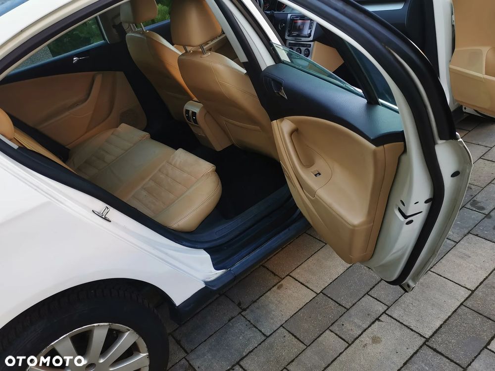 Volkswagen Passat - 12