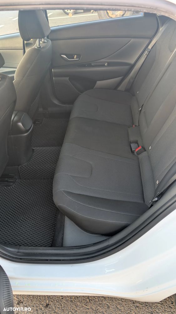 Hyundai Elantra - 8