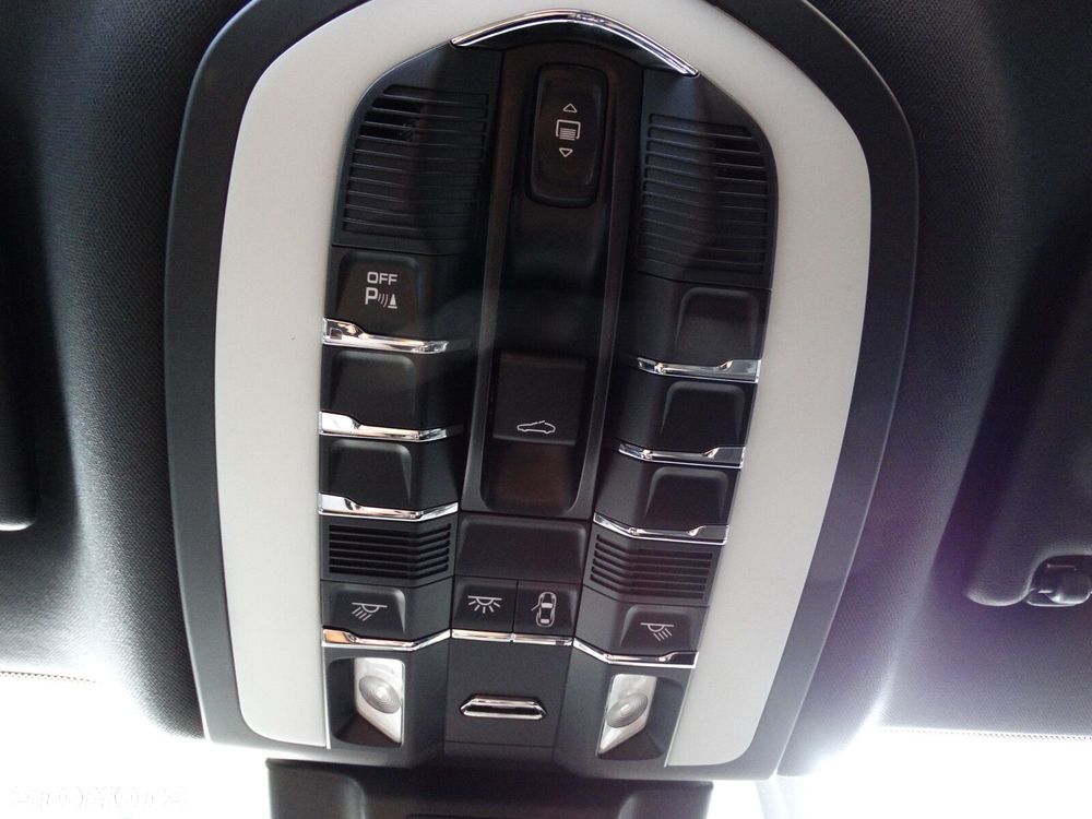 Porsche Macan - 34
