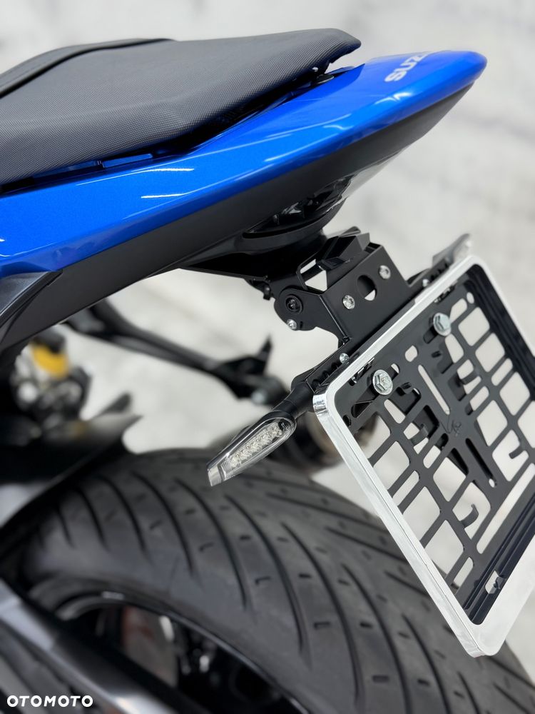 Suzuki GSR - 25