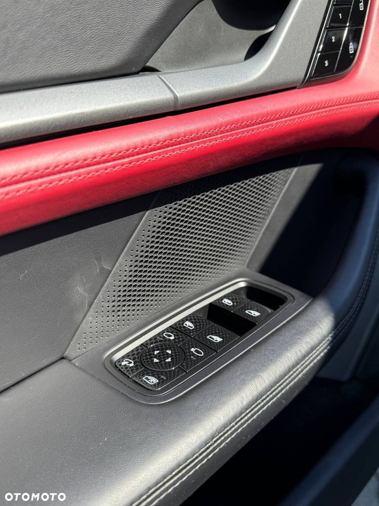 Porsche Taycan GTS - 33