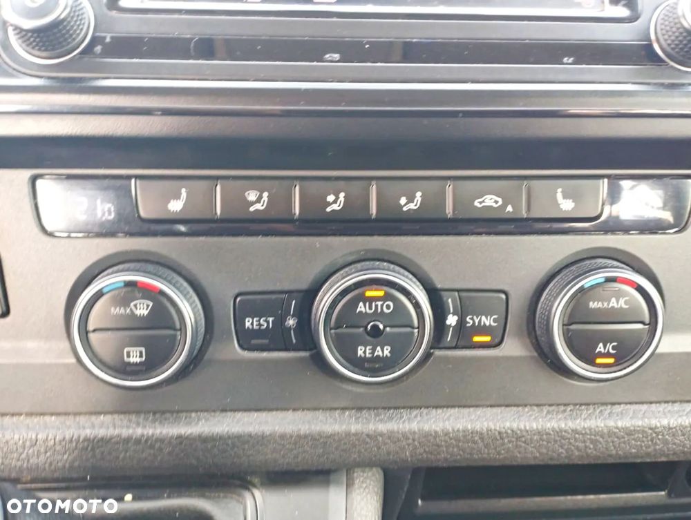 Volkswagen Caravelle - 19