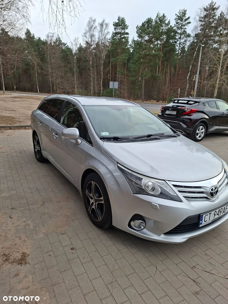Toyota Avensis 2.0 D-4D Sol - 2
