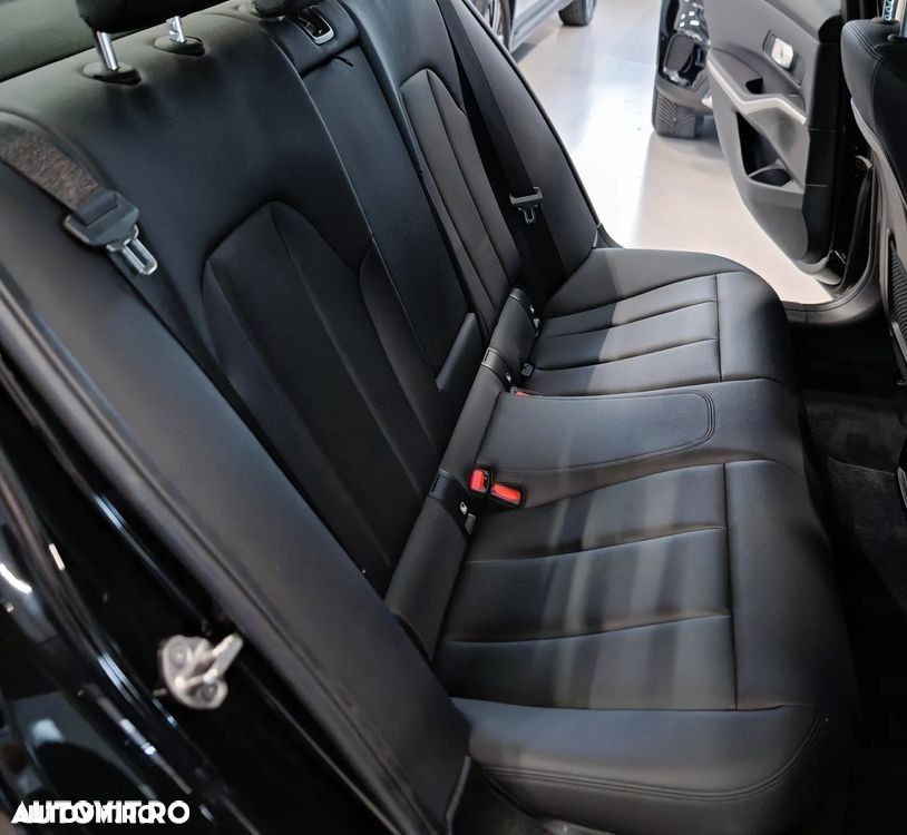 BMW Seria 3 330e Aut. Advantage - 15