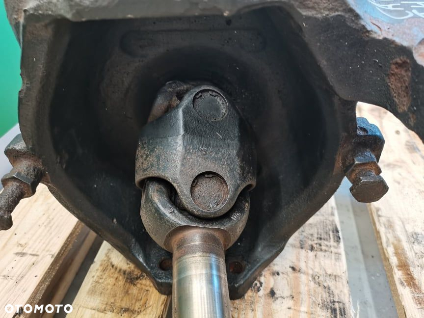 Zwolnica Zwrotnica Półoś CAT TH 336 - 2