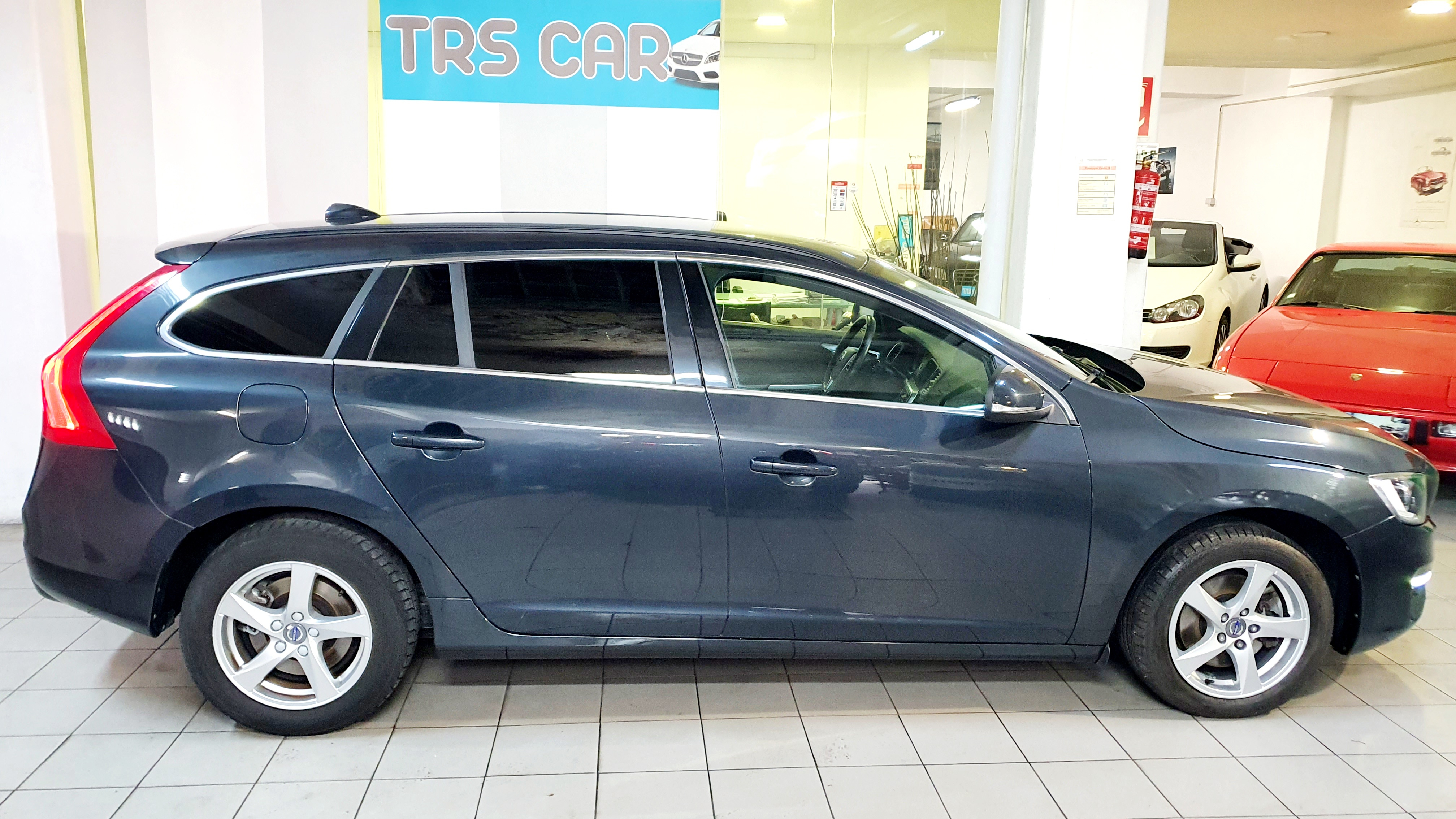 Volvo V60 2.0 D2 Momentum - 5