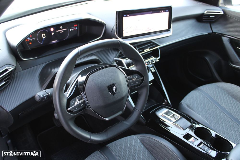 Peugeot 2008 1.2 PureTech Allure Pack EAT8 - 28