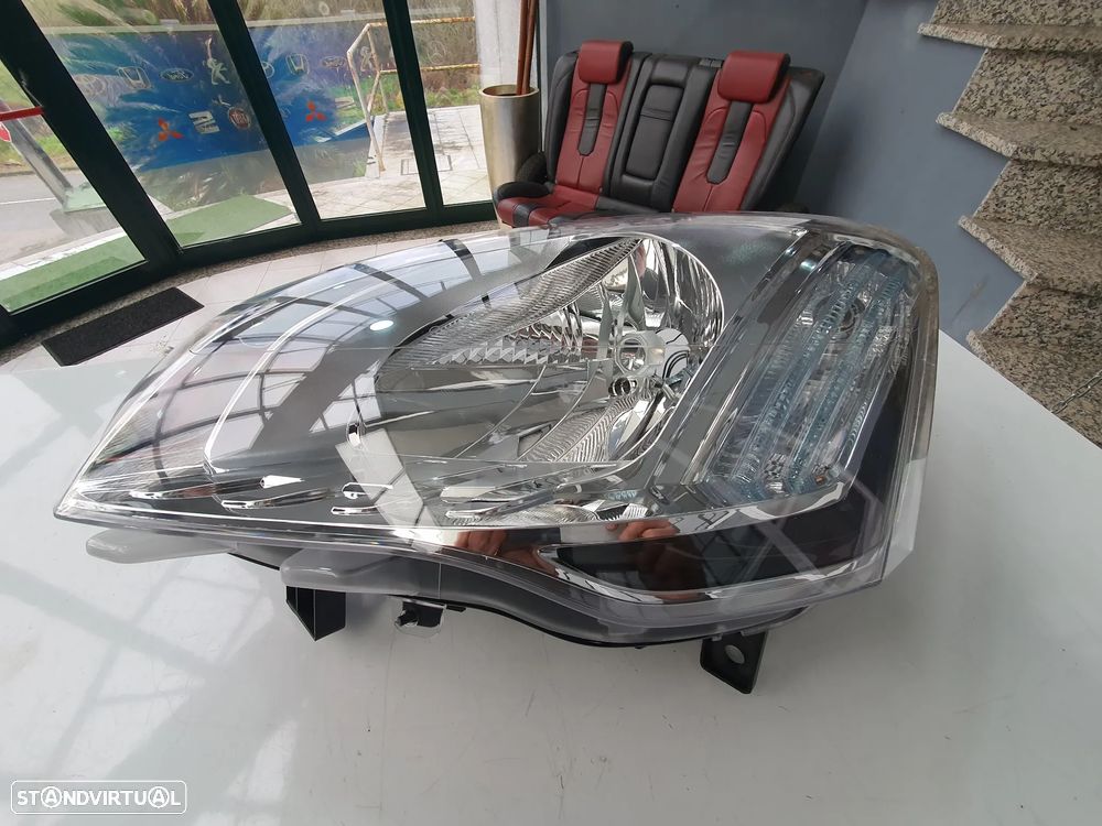 FAROL ESQUERDO CITROEN BERLINGO BOX/ BODY / 9677201980 CONCORRÊNCIA - 1