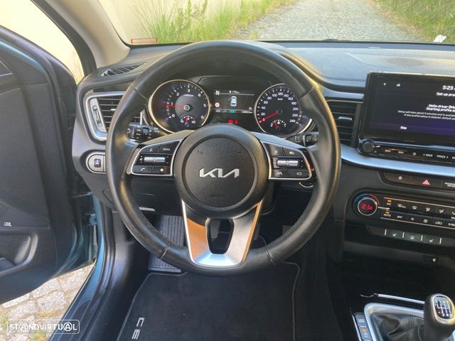Kia Ceed 1.6 CRDi ECO-Dynamics+ (48V Mild-Hybrid) Platinum Edition - 17