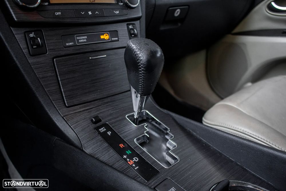 Toyota Avensis SW 2.2 D-CAT Premium - 21