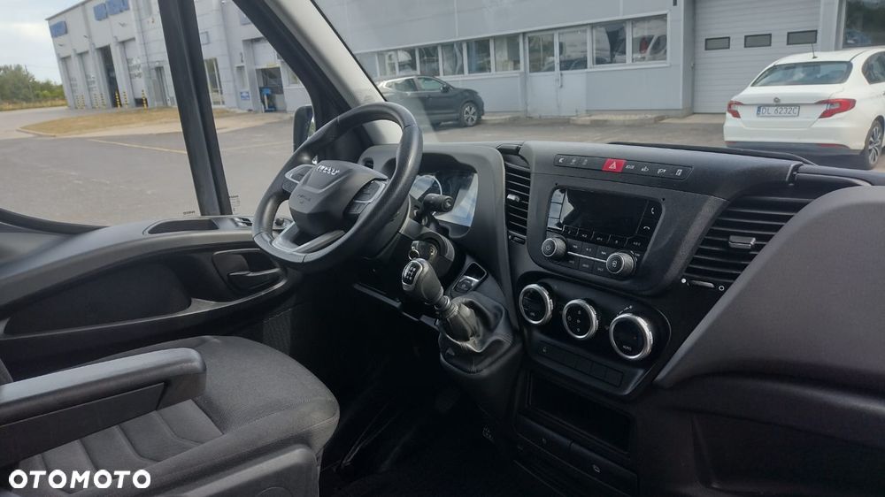 Iveco DAILY furgon 18m3 35S18 manual ASO serwisowany - 17