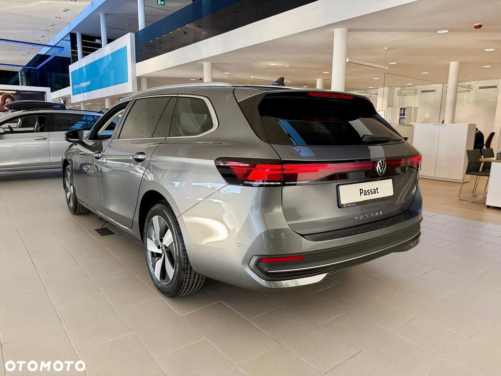 Volkswagen Passat - 4