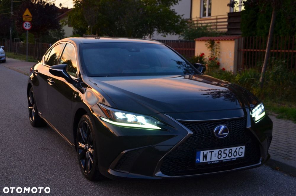 Lexus ES 300h F Sport - 4