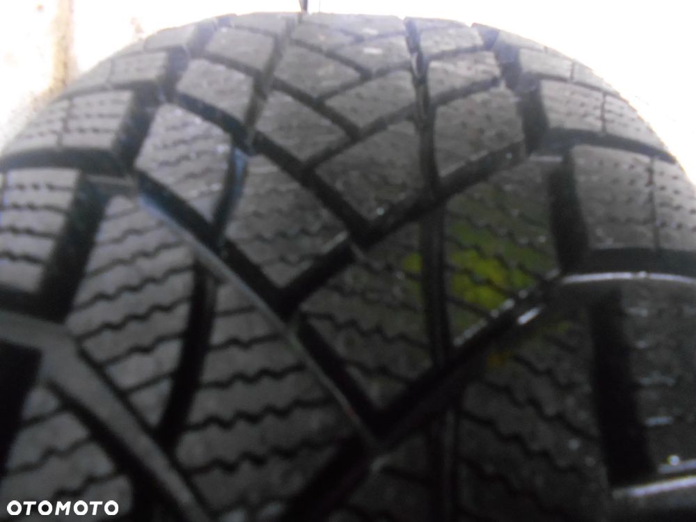 OPONA POJEDYNKA 205/60R16 SPORTIVA SNOW WIN 3 XL DOT 3224 9MM - 2