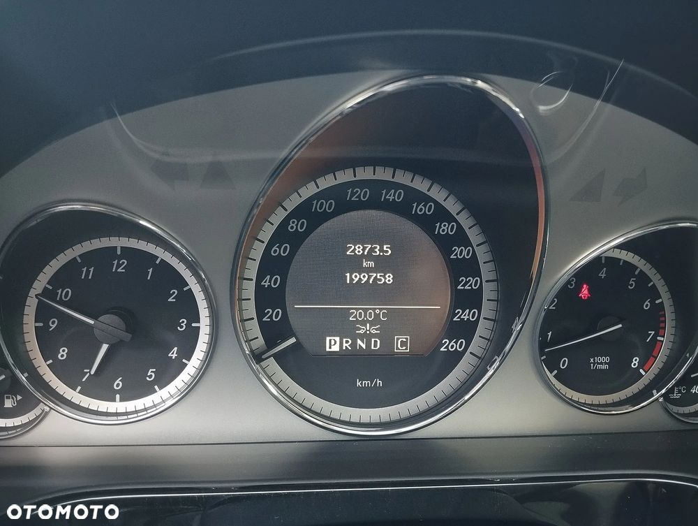 Mercedes-Benz Klasa E 250 CGI BlueEffICIENCY Avantgarde - 33