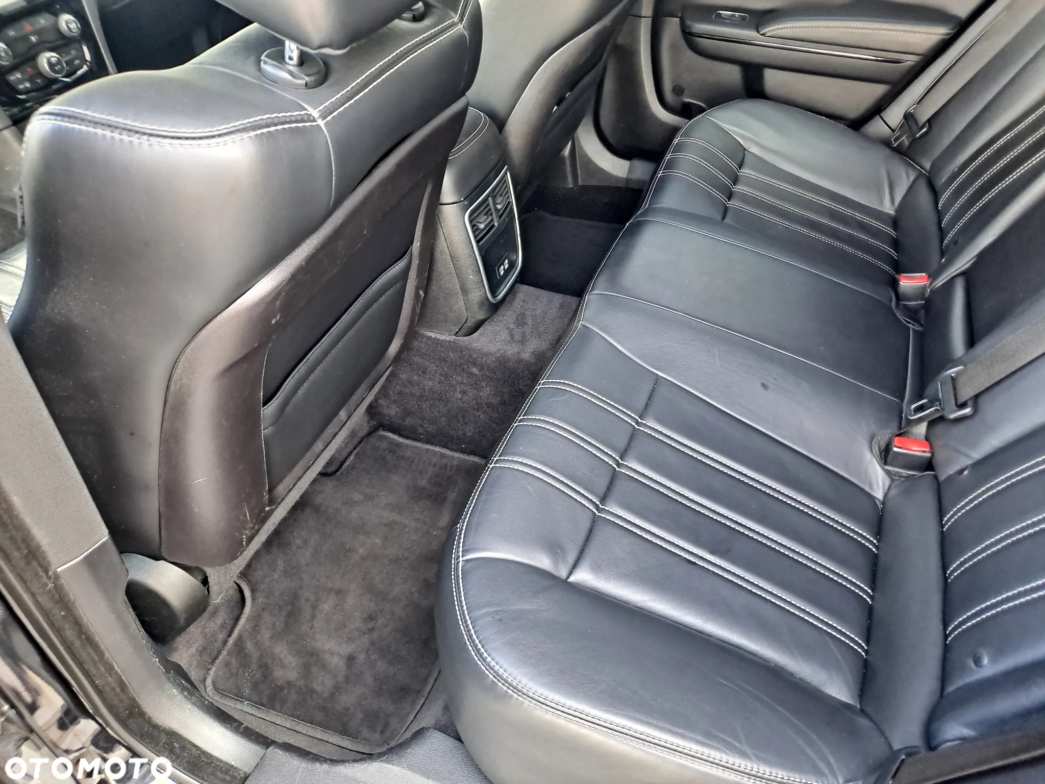 Chrysler 300s - 25
