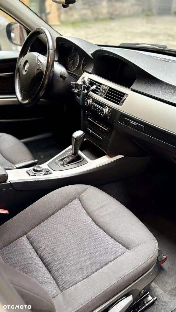 BMW Seria 3 318d Touring - 21