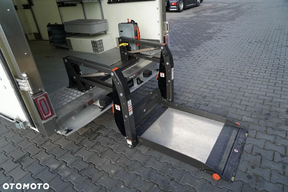 Renault MASTER / IZOTERMA / KONTENER - 4,3 M / WINDA DHOLLANDIA - 375 KG / SPROWADZONY - 18