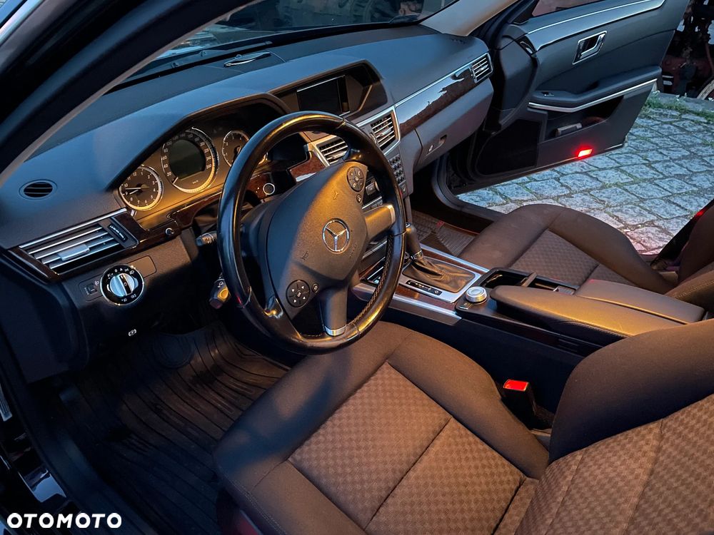 Mercedes-Benz Klasa E 220 CDI DPF BlueEFFICIENCY Automatik Elegance - 9