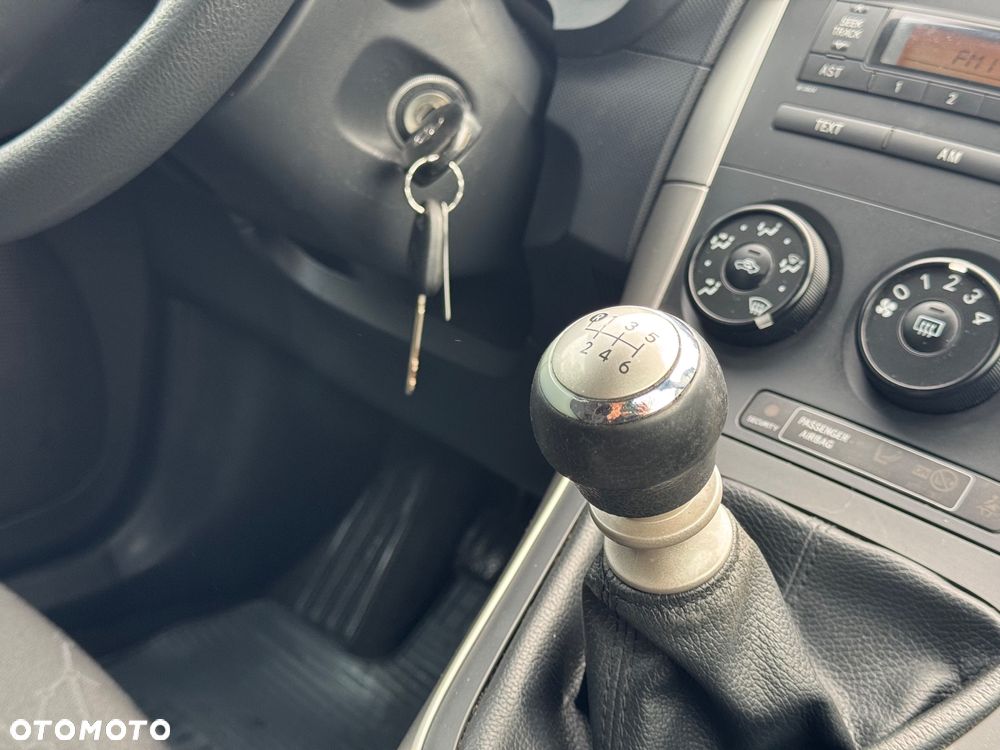 Toyota Auris 1.33 VVT-i - 27