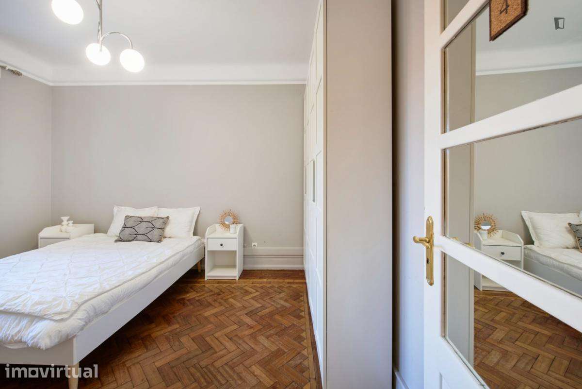 Quarto - localizado em Alameda Lisbon - Grande imagem: 2/25