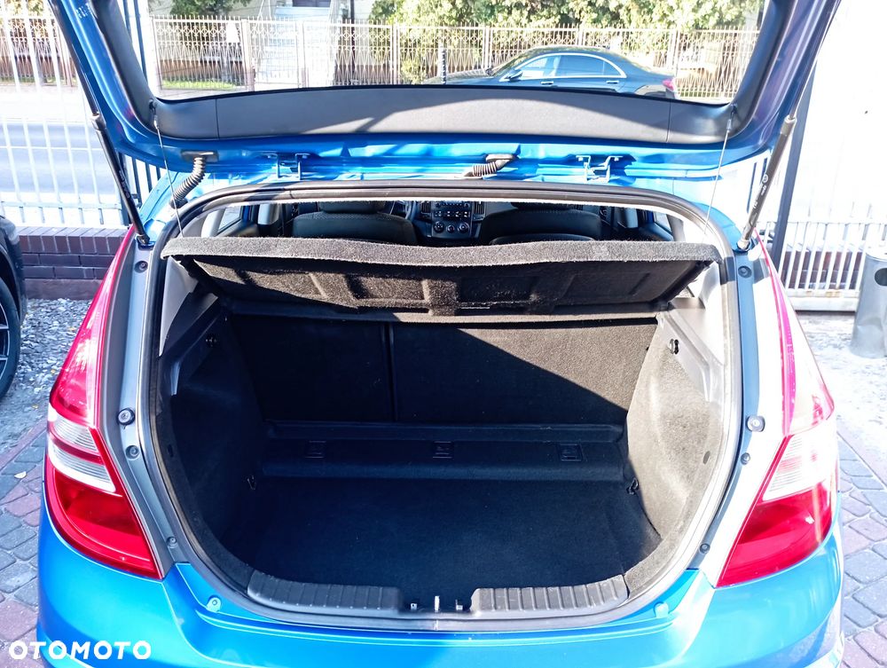 Hyundai i30 1.6 CRDi Classic + World Cup - 19