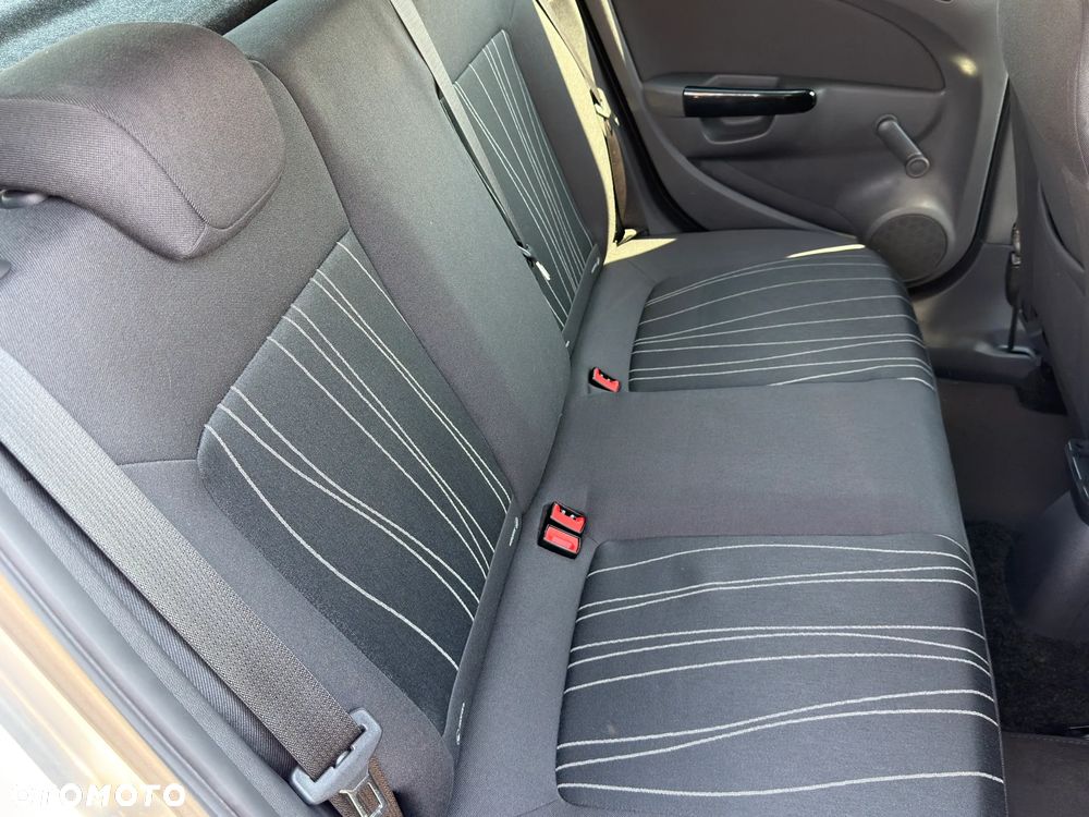 Opel Corsa 1.4 16V 111 - 12
