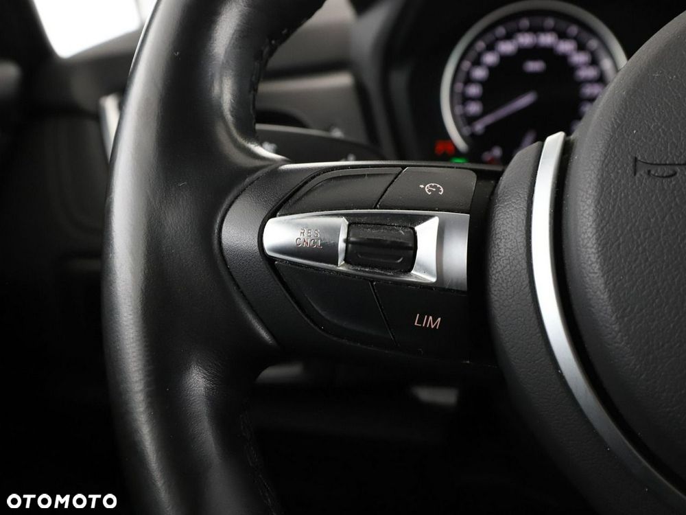 BMW Seria 2 218d M Sport - 31