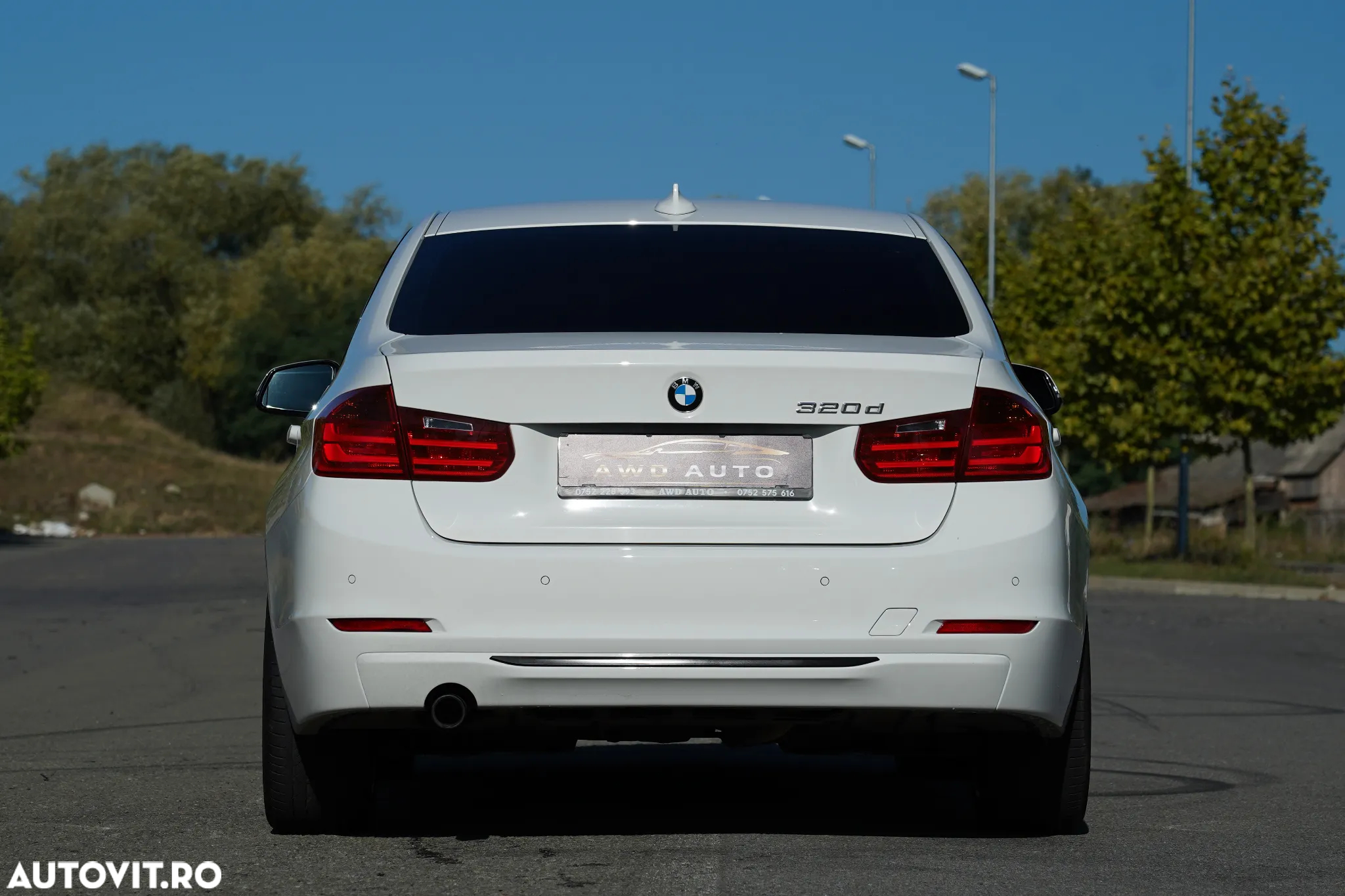 BMW Seria 3 320d Aut. Sport Line - 25