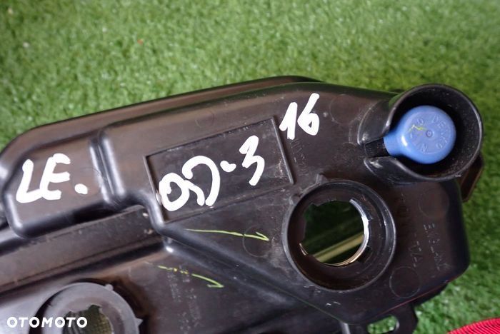 TOYOTA YARIS IV CROSS 20- halogen lewy - 5