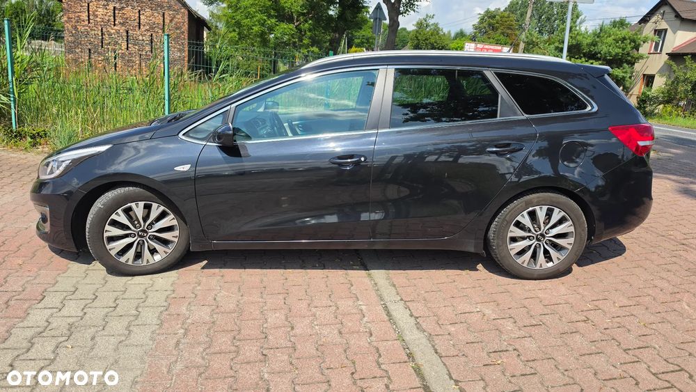 Kia Ceed 1.6 GDI Dream Team Edition - 25